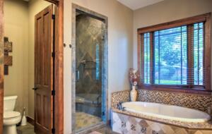 Expansive Views and Elegant Comfort Above the Clouds - Burnsville, North Carolina