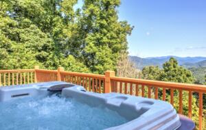 Expansive Views and Elegant Comfort Above the Clouds - Burnsville, North Carolina
