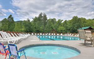 Copper Elk Lodge: A 6 acres Smoky Mountain Sanctuary - Sevierville, Tennessee