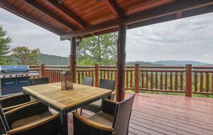 Copper Elk Lodge: A 6 acres Smoky Mountain Sanctuary - Sevierville, Tennessee