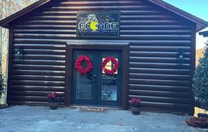 Copper Elk Lodge: A 6 acres Smoky Mountain Sanctuary - Sevierville, Tennessee