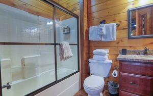 Copper Elk Lodge: A 6 acres Smoky Mountain Sanctuary - Sevierville, Tennessee