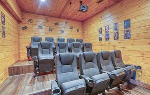 Copper Elk Lodge: A 6 acres Smoky Mountain Sanctuary - Sevierville, Tennessee