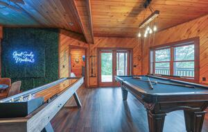 Copper Elk Lodge: A 6 acres Smoky Mountain Sanctuary - Sevierville, Tennessee