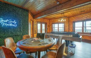 Copper Elk Lodge: A 6 acres Smoky Mountain Sanctuary - Sevierville, Tennessee