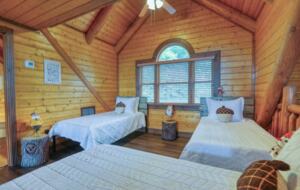 Copper Elk Lodge: A 6 acres Smoky Mountain Sanctuary - Sevierville, Tennessee
