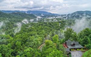 Copper Elk Lodge: A 6 acres Smoky Mountain Sanctuary - Sevierville, Tennessee