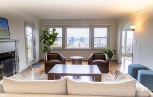 Skyline Sanctuary | Sweeping Views of Downtown Portland - Portland, Oregon