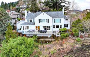 Skyline Sanctuary | Sweeping Views of Downtown Portland - Portland, Oregon