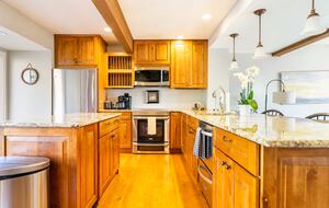 Elegant Ski-In/Ski-Out Townhome with Lake Access - McHenry, Maryland