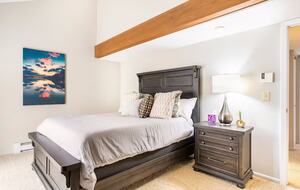 Elegant Ski-In/Ski-Out Townhome with Lake Access - McHenry, Maryland