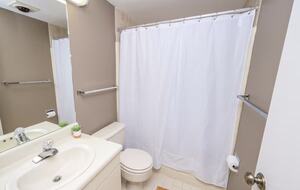 Elegant Ski-In/Ski-Out Townhome with Lake Access - McHenry, Maryland