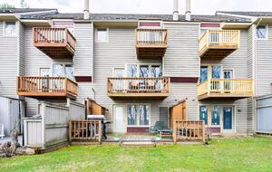 Elegant Ski-In/Ski-Out Townhome with Lake Access - McHenry, Maryland