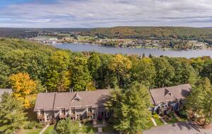 Elegant Ski-In/Ski-Out Townhome with Lake Access - McHenry, Maryland