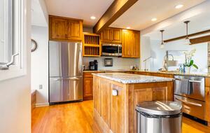 Elegant Ski-In/Ski-Out Townhome with Lake Access - McHenry, Maryland