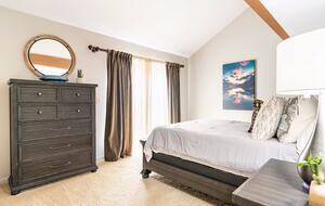 Elegant Ski-In/Ski-Out Townhome with Lake Access - McHenry, Maryland