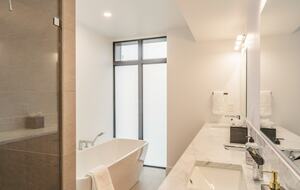 1st Mater bedroom with tub and dual sinks