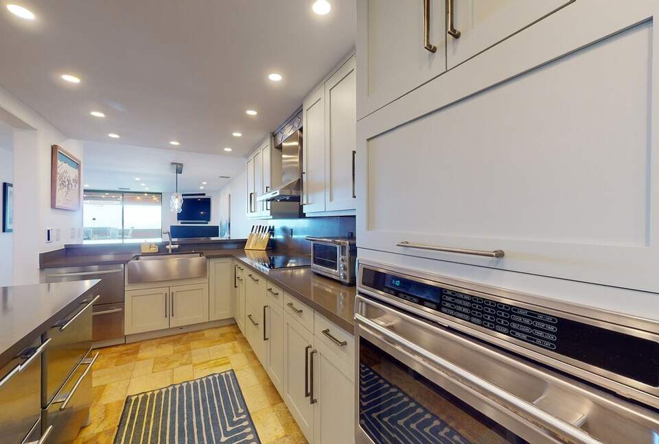 Elegant Ski-in/Ski-out Condo with Panoramic Views - Mammoth Lakes, California