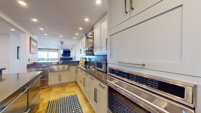 Elegant Ski-in/Ski-out Condo with Panoramic Views - Mammoth Lakes, California