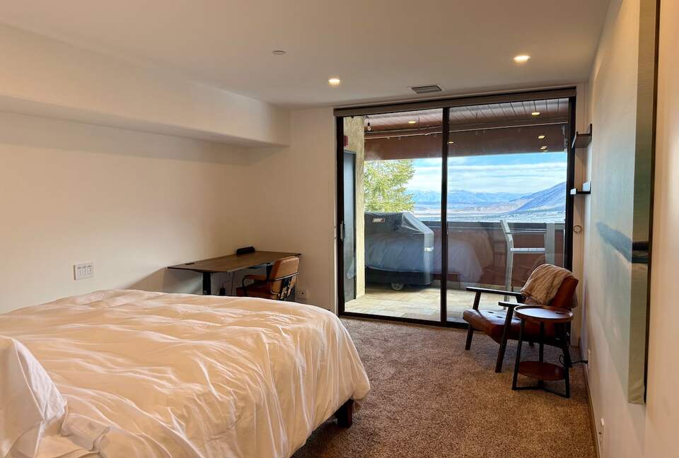 Elegant Ski-in/Ski-out Condo with Panoramic Views - Mammoth Lakes, California