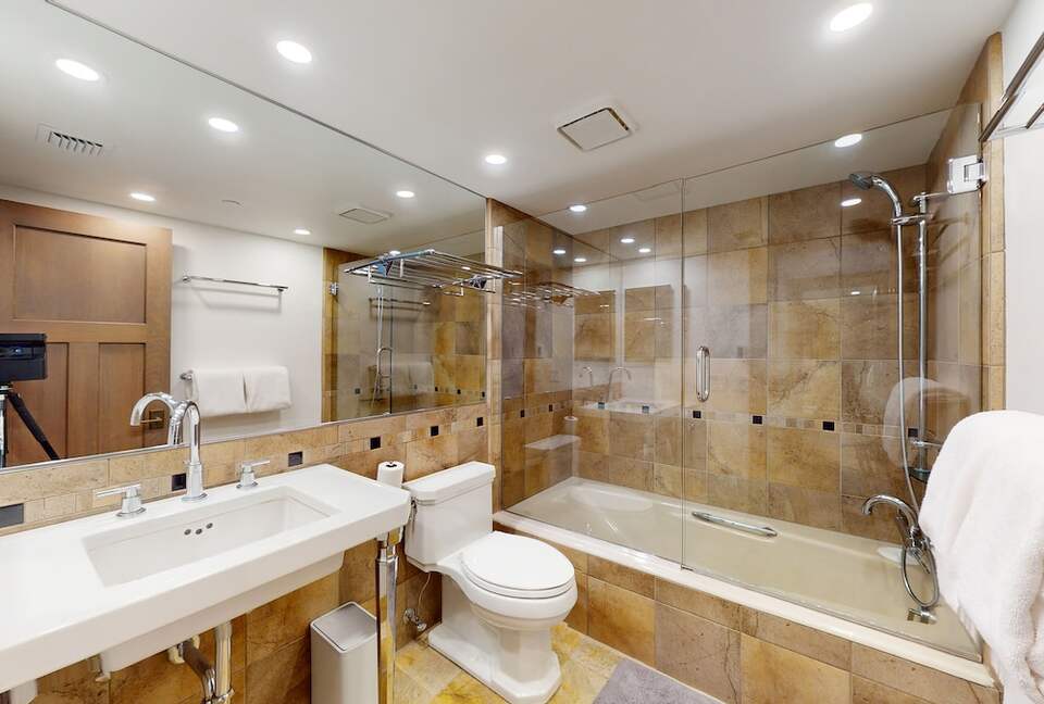 Elegant Ski-in/Ski-out Condo with Panoramic Views - Mammoth Lakes, California