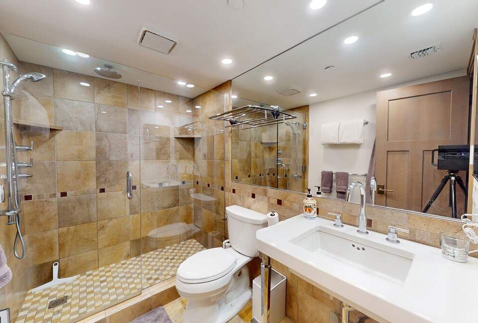 Elegant Ski-in/Ski-out Condo with Panoramic Views - Mammoth Lakes, California