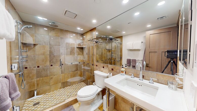 Elegant Ski-in/Ski-out Condo with Panoramic Views - Mammoth Lakes, California