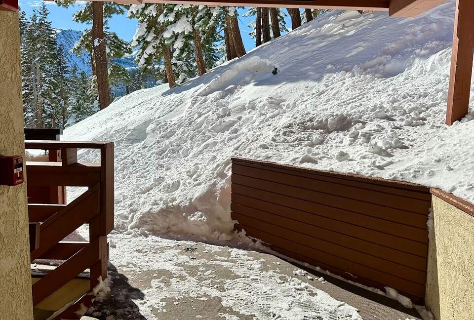 Elegant Ski-in/Ski-out Condo with Panoramic Views - Mammoth Lakes, California