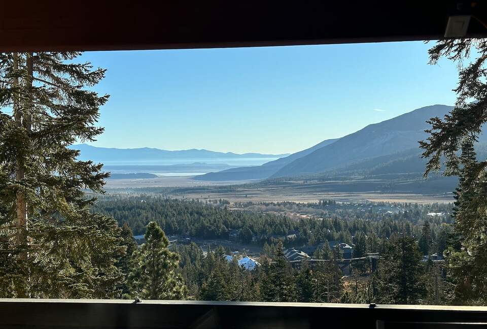 Elegant Ski-in/Ski-out Condo with Panoramic Views - Mammoth Lakes, California