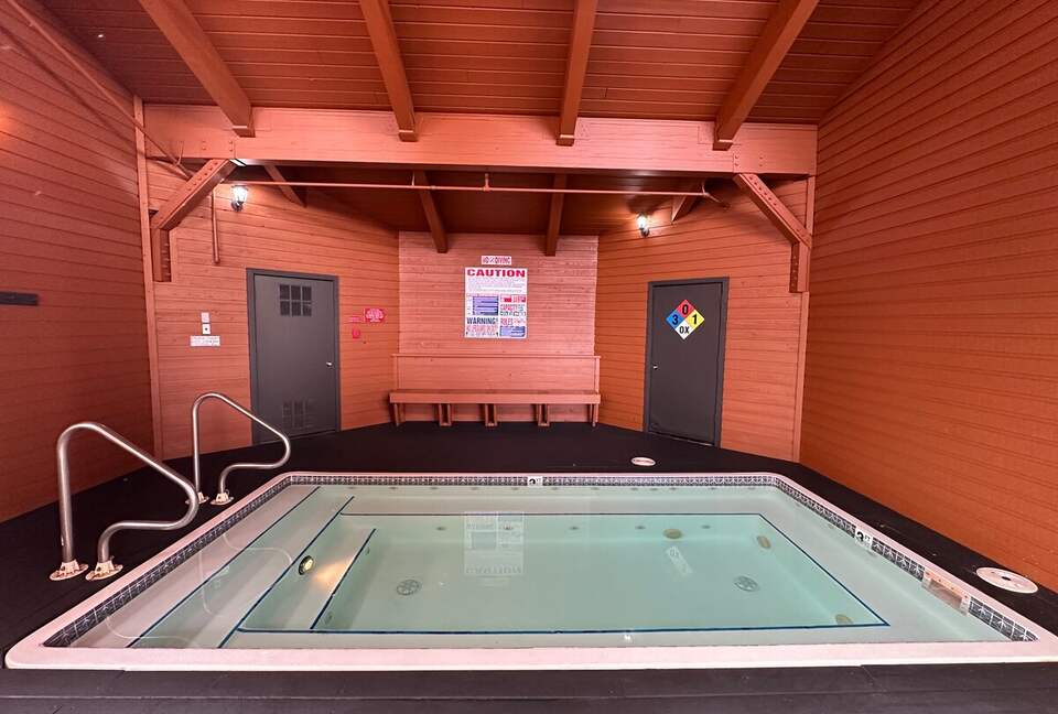 Elegant Ski-in/Ski-out Condo with Panoramic Views - Mammoth Lakes, California