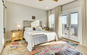 Tranquil Comfort with Forest & Lake Views - Hilham, Tennessee