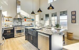 Tranquil Comfort with Forest & Lake Views - Hilham, Tennessee