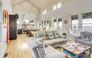 Tranquil Comfort with Forest & Lake Views - Hilham, Tennessee