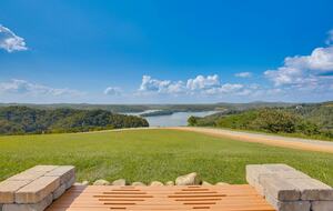 Tranquil Comfort with Forest & Lake Views - Hilham, Tennessee