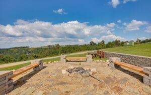 Tranquil Comfort with Forest & Lake Views - Hilham, Tennessee