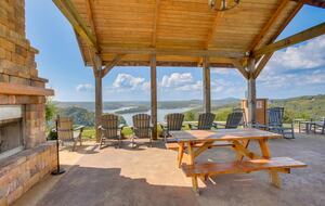 Tranquil Comfort with Forest & Lake Views - Hilham, Tennessee