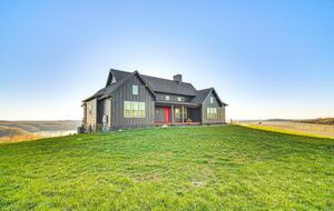 Tranquil Comfort with Forest & Lake Views - Hilham, Tennessee