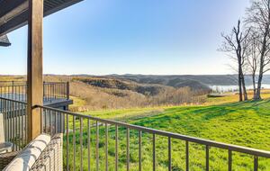 Tranquil Comfort with Forest & Lake Views - Hilham, Tennessee
