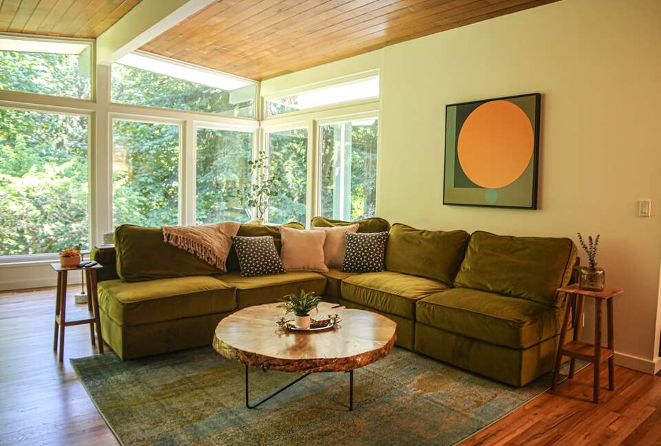 Mid-Century Gem with Garden & Jacuzzi in Innis Arden - Shoreline, Washington