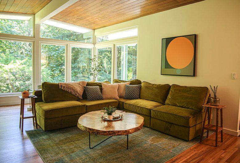 Mid-Century Gem with Garden & Jacuzzi in Innis Arden - Shoreline, Washington