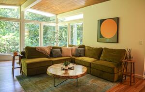 Mid-Century Gem with Garden & Jacuzzi in Innis Arden - Shoreline, Washington