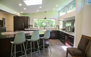 Mid-Century Gem with Garden & Jacuzzi in Innis Arden - Shoreline, Washington