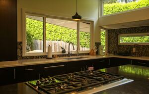 Mid-Century Gem with Garden & Jacuzzi in Innis Arden - Shoreline, Washington