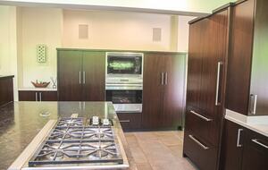 Mid-Century Gem with Garden & Jacuzzi in Innis Arden - Shoreline, Washington