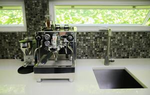 Mid-Century Gem with Garden & Jacuzzi in Innis Arden - Shoreline, Washington