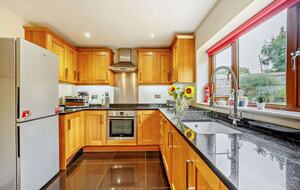 A Refined Cotswold Retreat with Countryside Elegance - Salford, United Kingdom