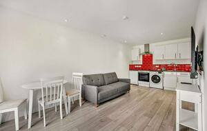 A Refined Cotswold Retreat with Countryside Elegance - Salford, United Kingdom