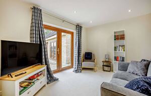 A Refined Cotswold Retreat with Countryside Elegance - Salford, United Kingdom