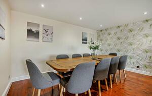 A Refined Cotswold Retreat with Countryside Elegance - Salford, United Kingdom