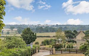 A Refined Cotswold Retreat with Countryside Elegance - Salford, United Kingdom